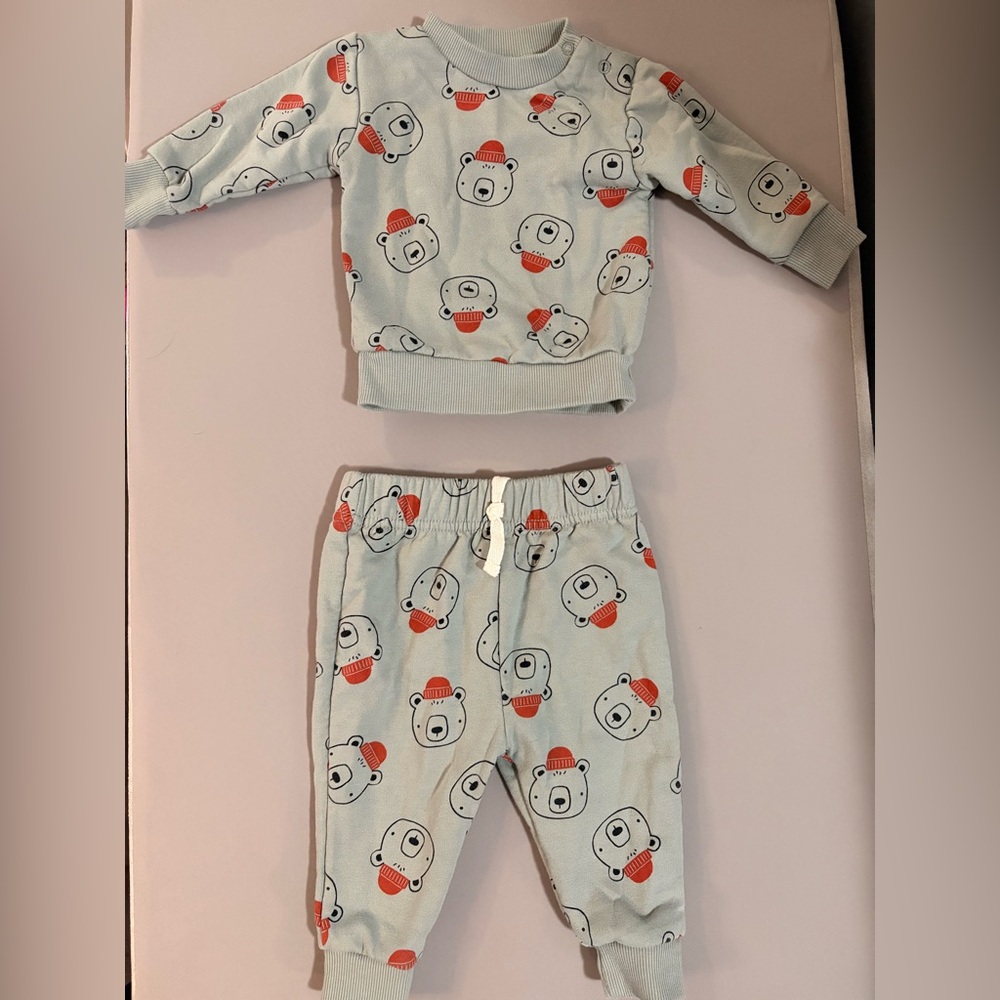 Mint condition Adorable jogger set - Bear Print
